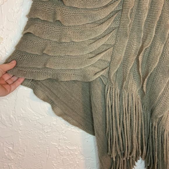 Anthropologie Moth Fluttering Lashes - Picture 4 of 5